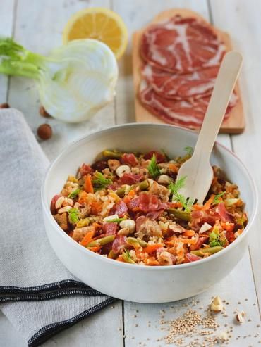 Salade de légumes et crumble pain, noisette et coppa grillée